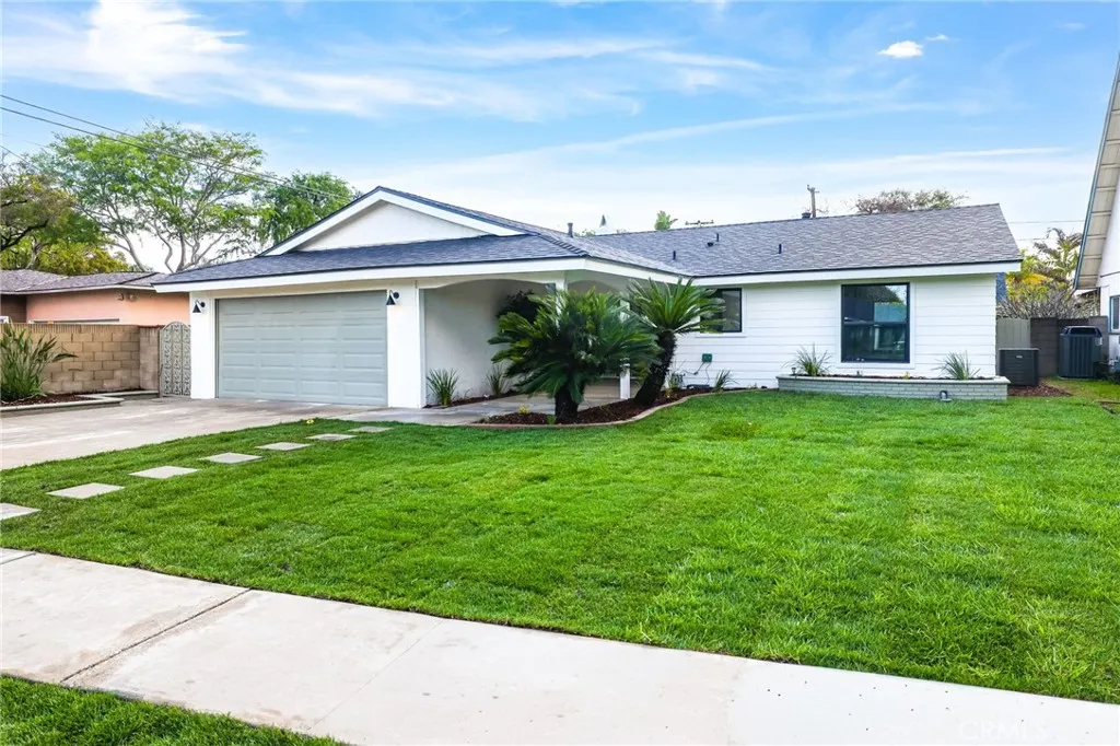 618 N Lincoln, Fullerton, California 92831 home-pic-2