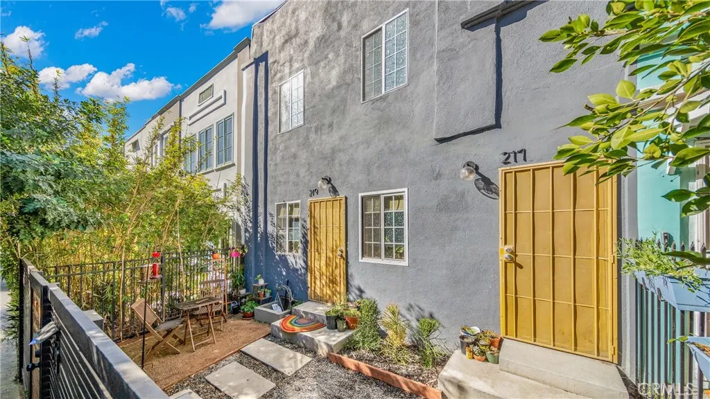 217 Columbia Place, Los Angeles, California 90026 home-pic-8