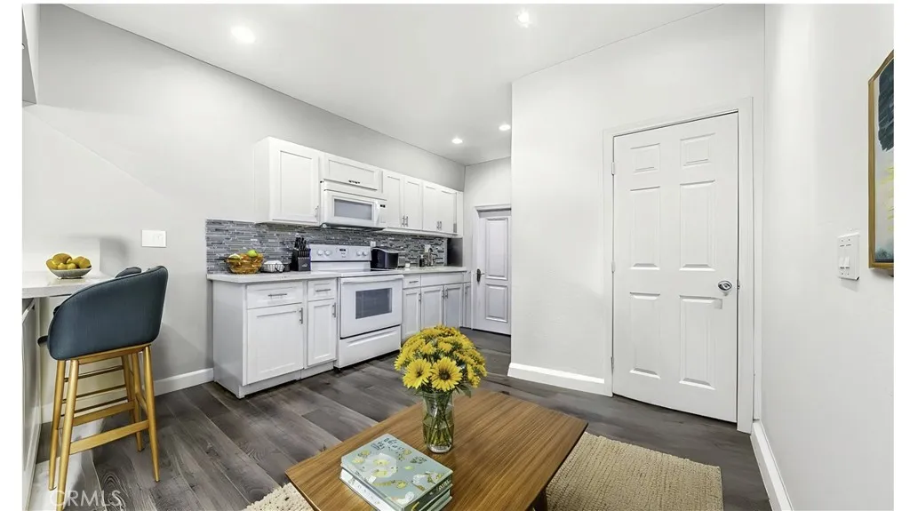 217 Columbia Place, Los Angeles, California 90026 home-pic-4