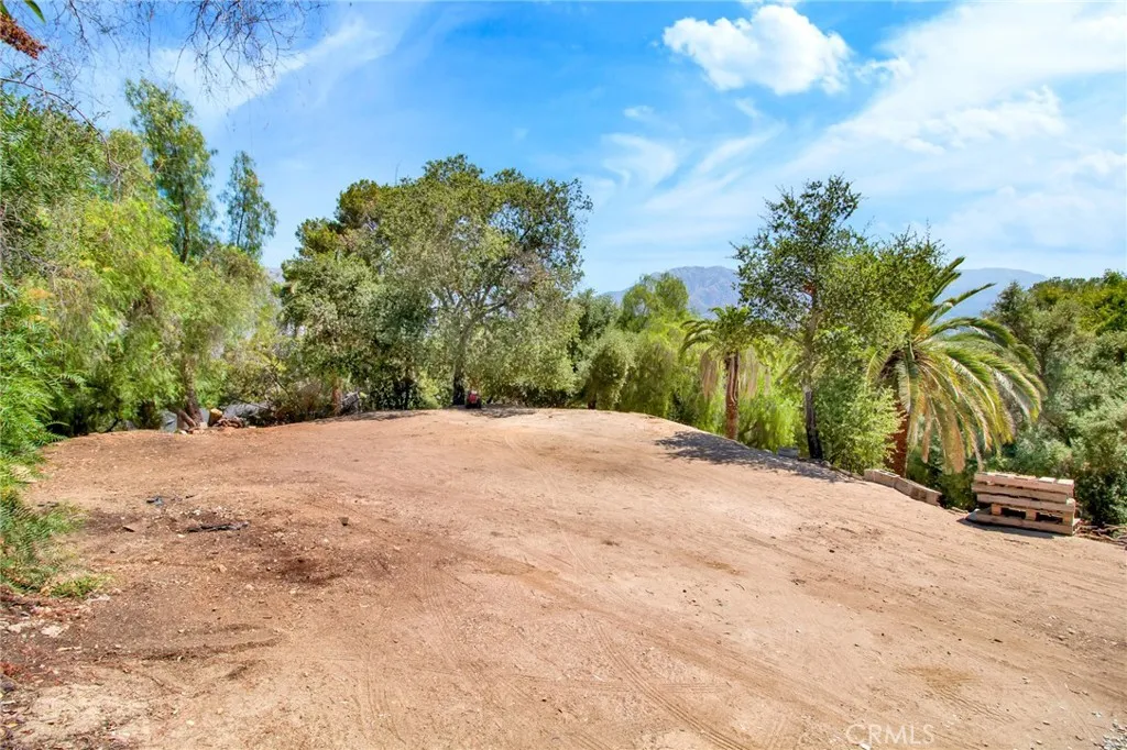 8455 Mcgroarty Street, Sunland, California 91040 home-pic-15