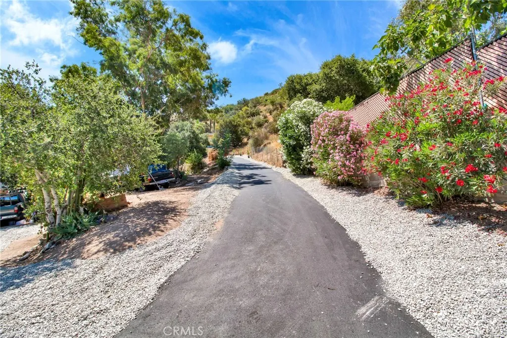 8455 Mcgroarty Street, Sunland, California 91040 home-pic-12