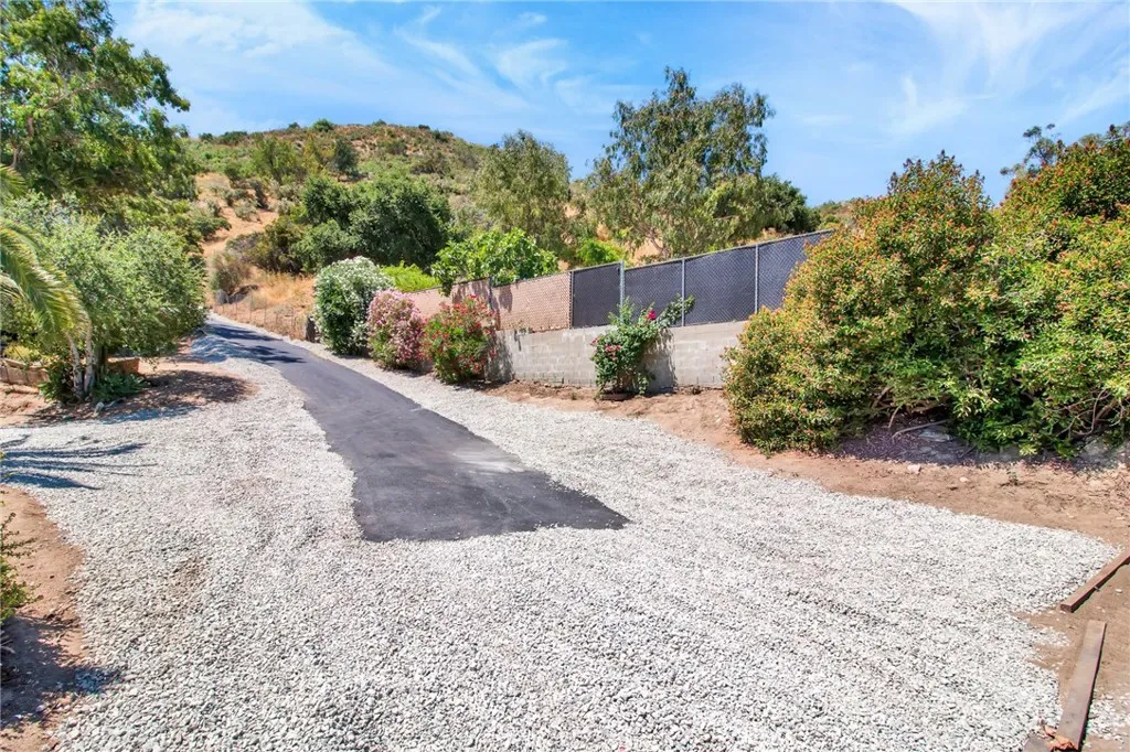 8455 Mcgroarty Street, Sunland, California 91040 home-pic-14