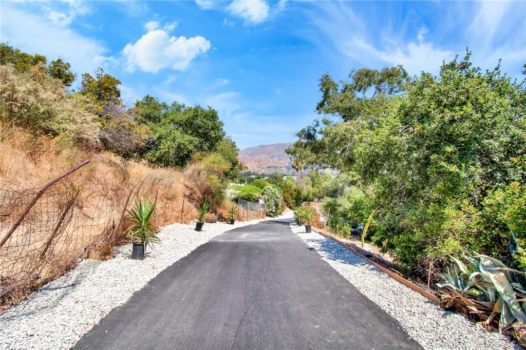 8455 Mcgroarty Street, Sunland, California 91040 home-pic-20