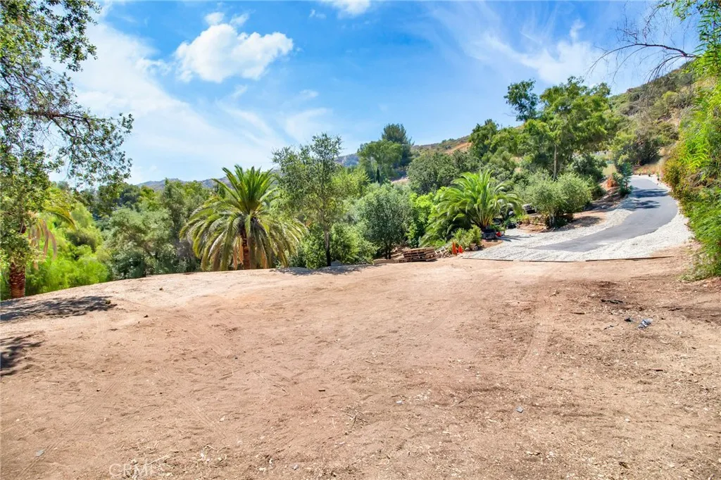 8455 Mcgroarty Street, Sunland, California 91040 home-pic-17