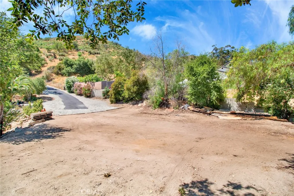8455 Mcgroarty Street, Sunland, California 91040 home-pic-18