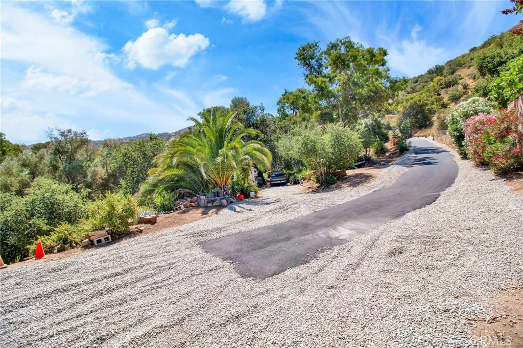 8455 Mcgroarty Street, Sunland, California 91040 home-pic-13