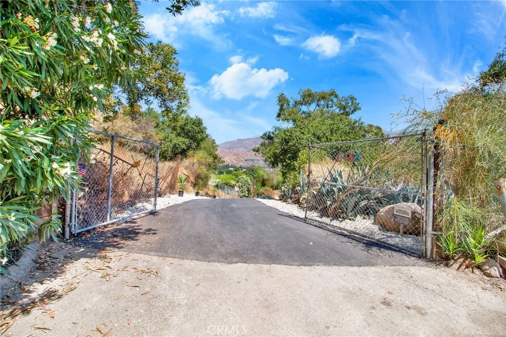 8455 Mcgroarty Street, Sunland, California 91040 home-pic-10