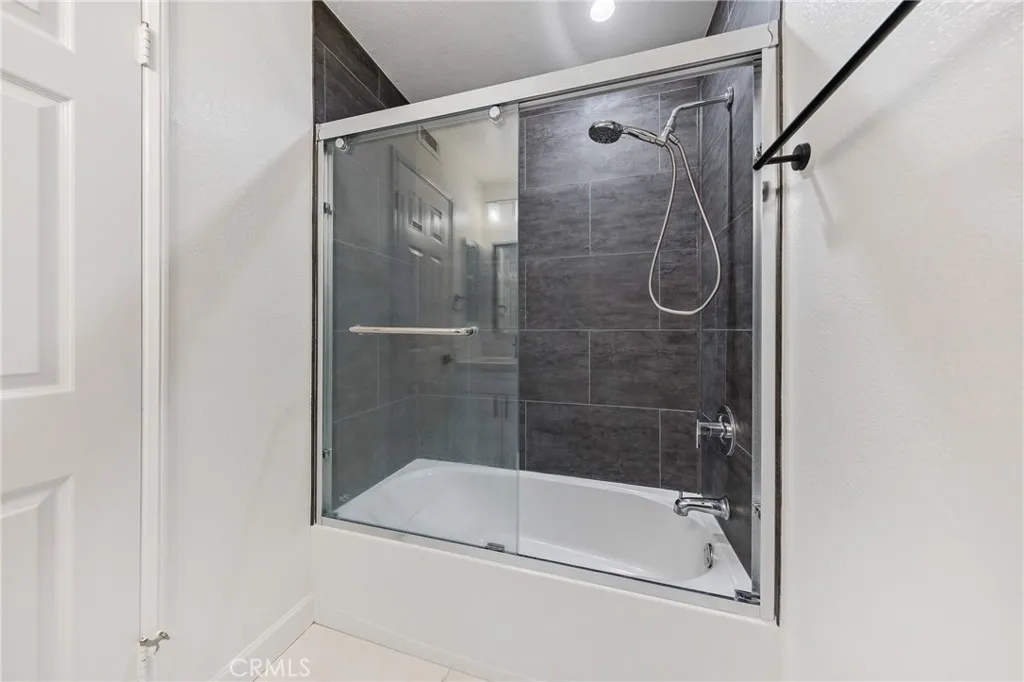 441 E San Jose, Burbank, California 91501 home-pic-14
