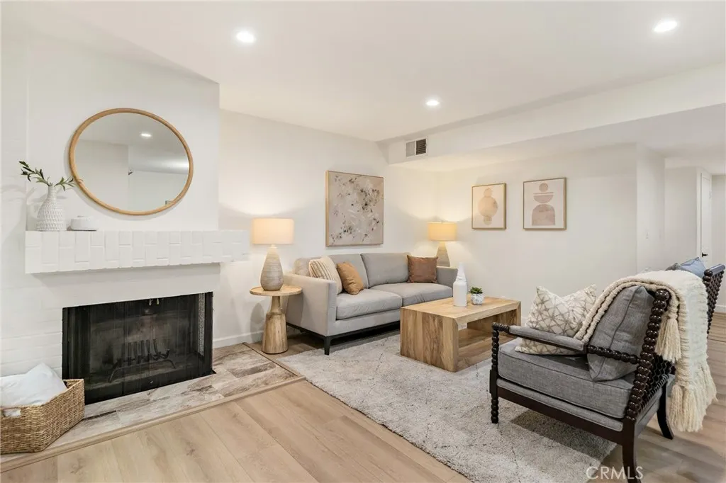 441 E San Jose, Burbank, California 91501 home-pic-1
