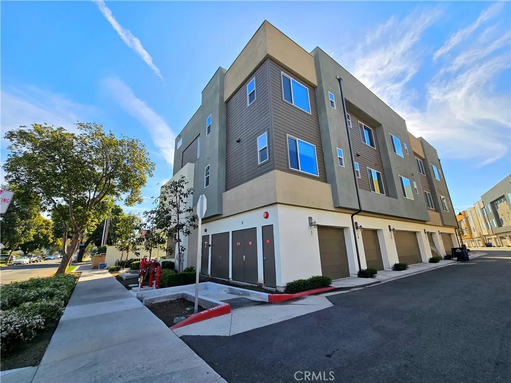 18 E Sunset, Long Beach, California 90805 home-pic-1