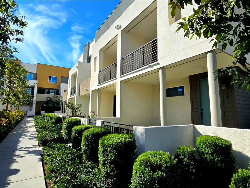 18 E Sunset, Long Beach, California 90805 home-pic-2