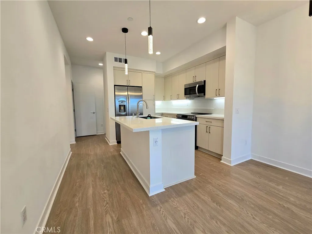 18 E Sunset, Long Beach, California 90805 home-pic-16