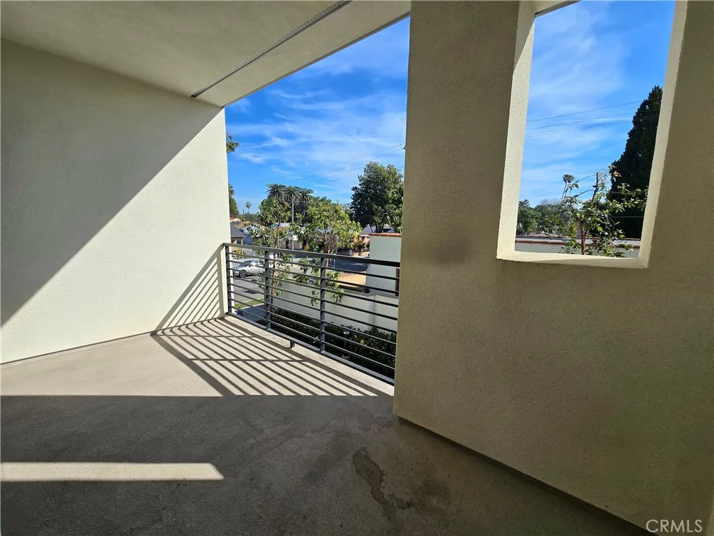 18 E Sunset, Long Beach, California 90805 home-pic-6