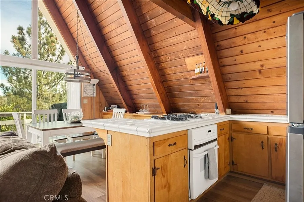 1190 Klondike, Lake Arrowhead, California 92352 home-pic-11