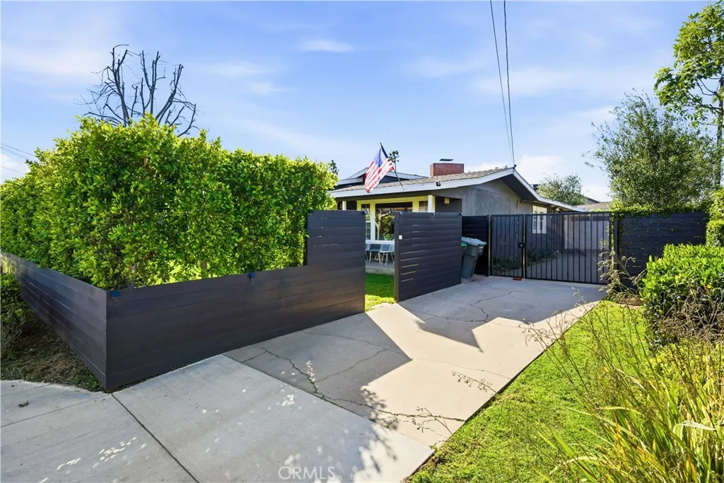 1953 Maple, Costa Mesa, California 92627 home-pic-38