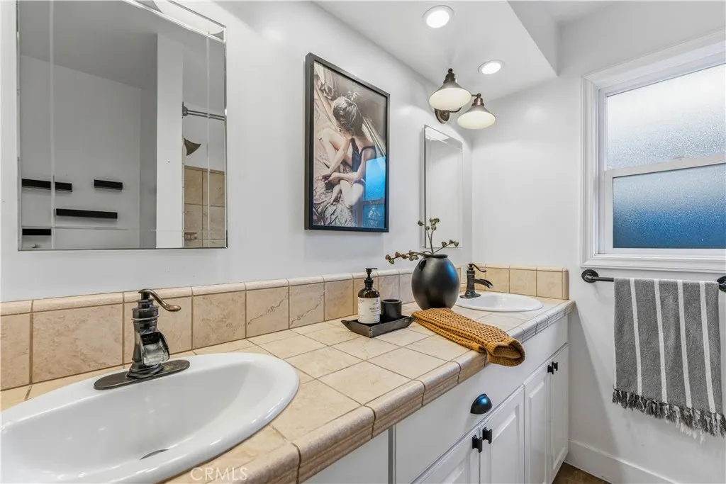 1953 Maple, Costa Mesa, California 92627 home-pic-16