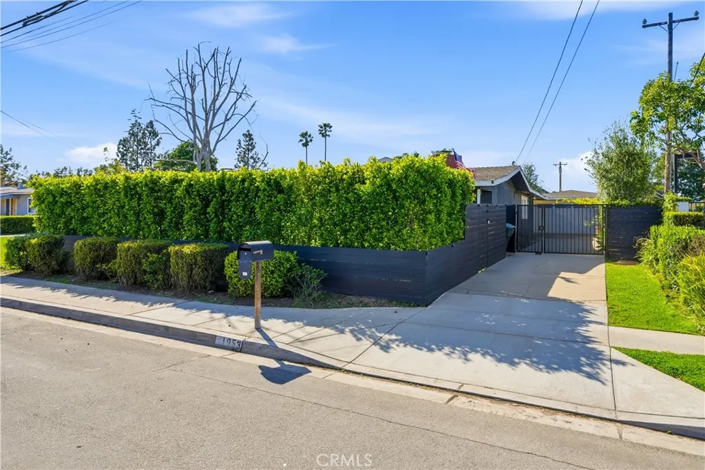 1953 Maple, Costa Mesa, California 92627 home-pic-37