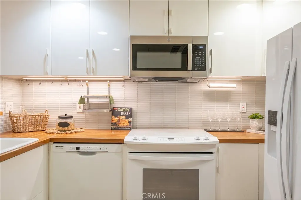 1301 Cabrillo Ave 208, Torrance, California 90501 home-pic-4