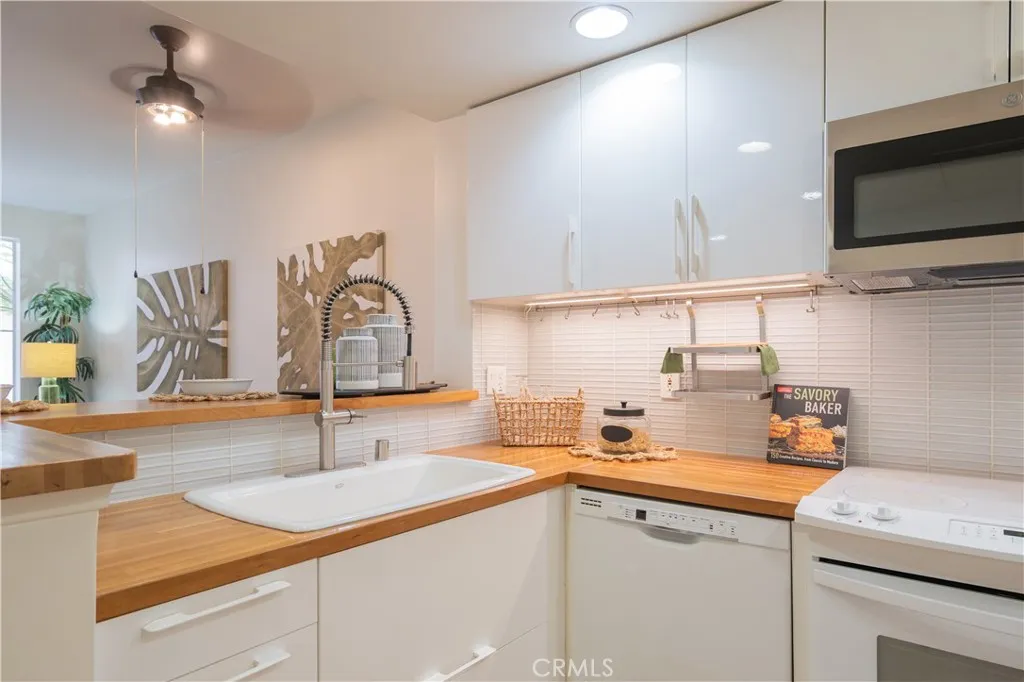 1301 Cabrillo Ave 208, Torrance, California 90501 home-pic-2