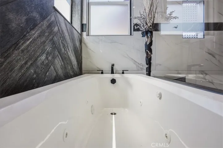 Spa like Jacuzzi tub!