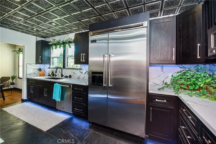 Supersized Viking refrigerator/ freezer