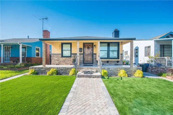 Wonderful curb appeal with gorgeous artificial turf
