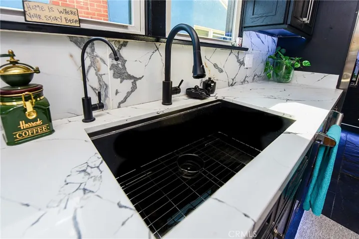 Sink even has a glass washer!