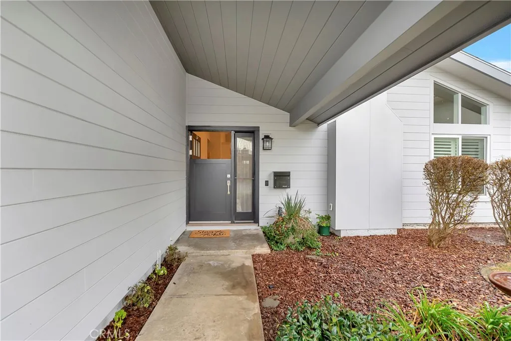 20162 Crater Circle, Huntington Beach, California 92646 home-pic-2