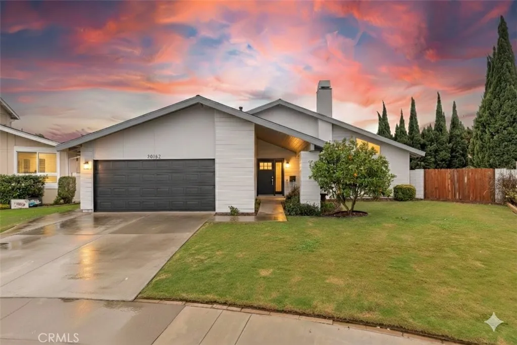 20162 Crater Circle, Huntington Beach, California 92646 home-pic-1