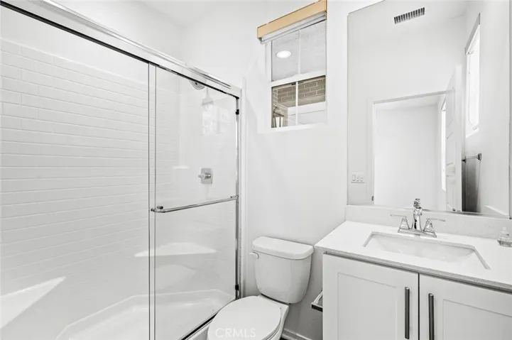 1st floor en-suite bath