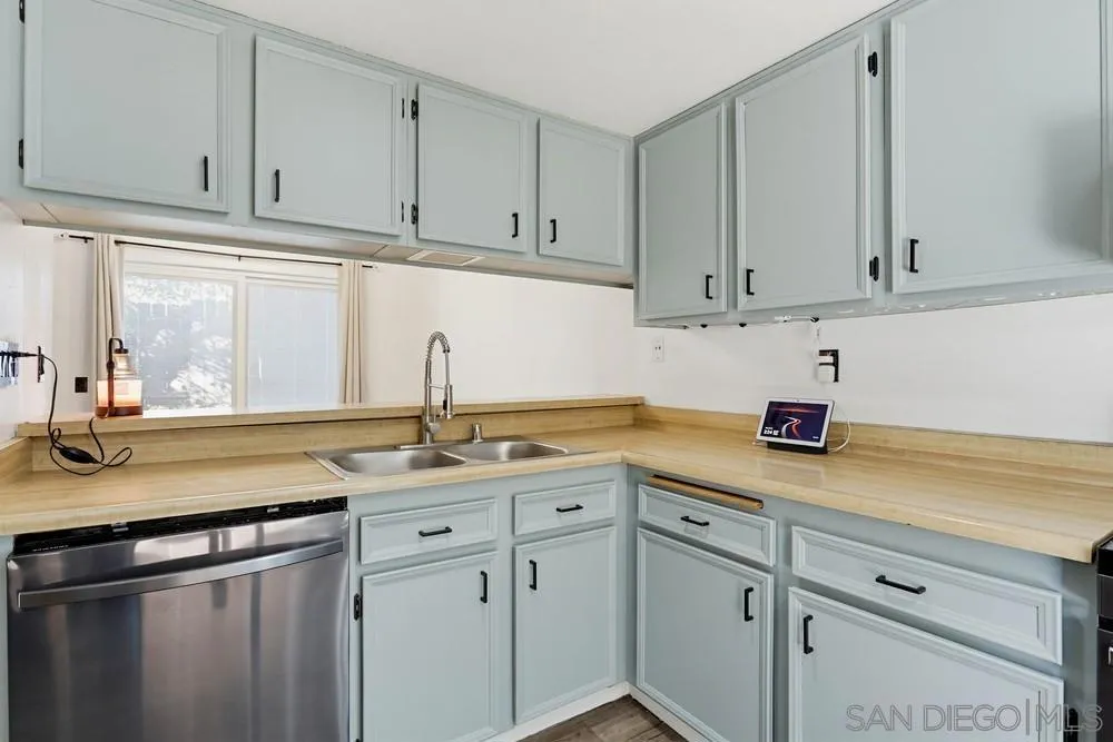 140 E El Norte Parkway 6, Escondido, California 92026 home-pic-16