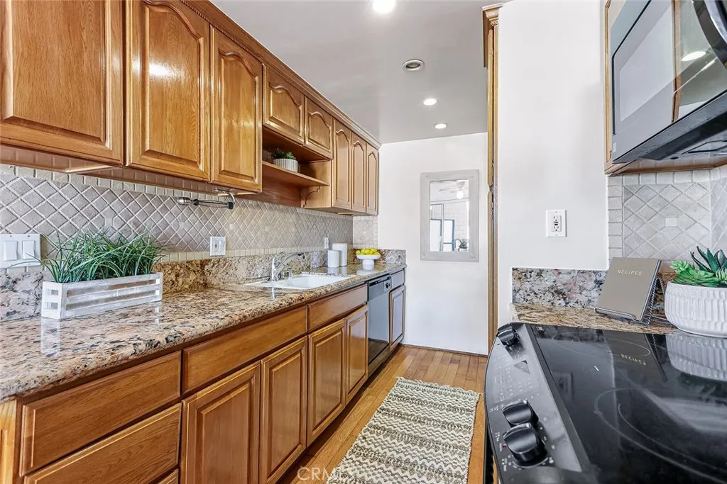 531 Esplanade 303, Redondo Beach, California 90277 home-pic-9