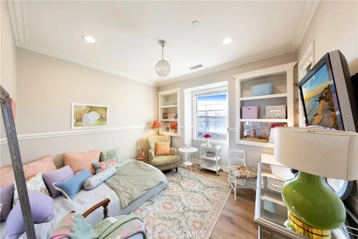 Upstairs secondary bedroom