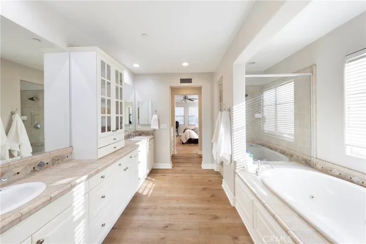 Primary en suite with two sinks