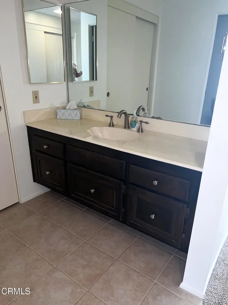 2325 Kingsbridge Lane, Oxnard, California 93035 home-pic-13