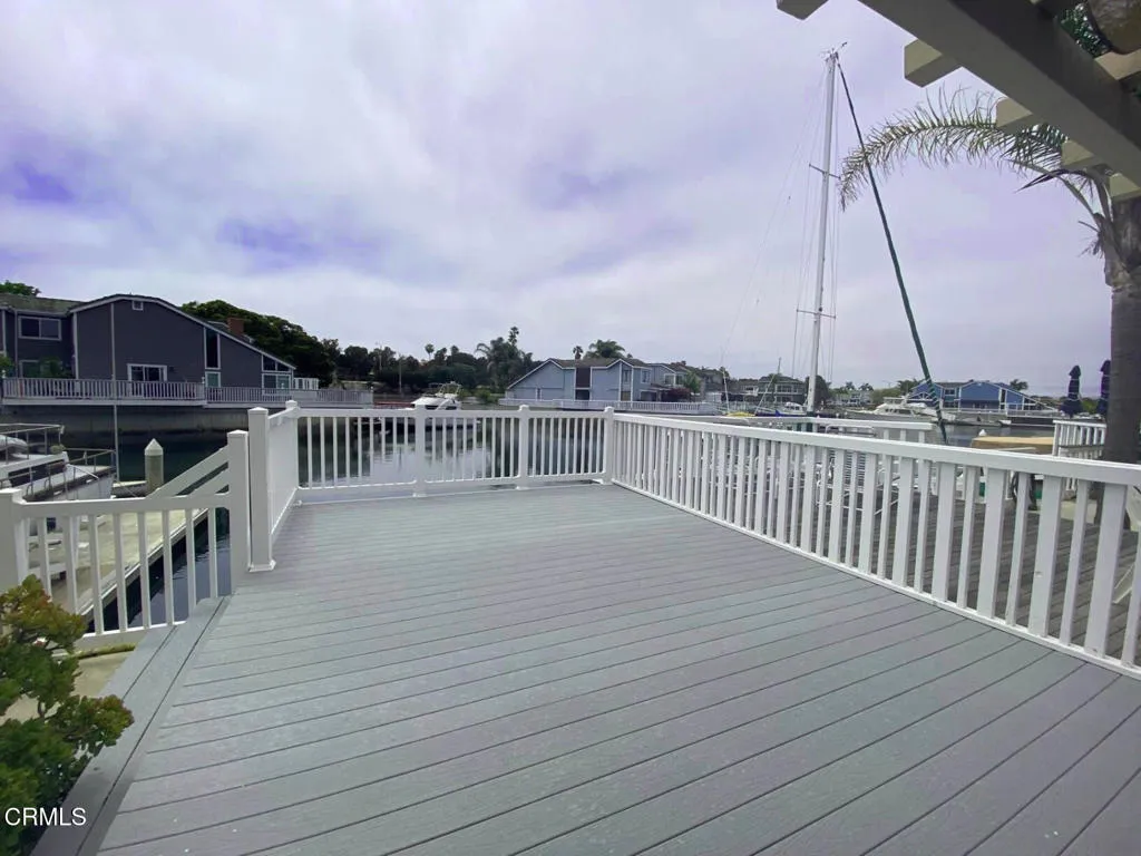 2325 Kingsbridge Lane, Oxnard, California 93035 home-pic-3