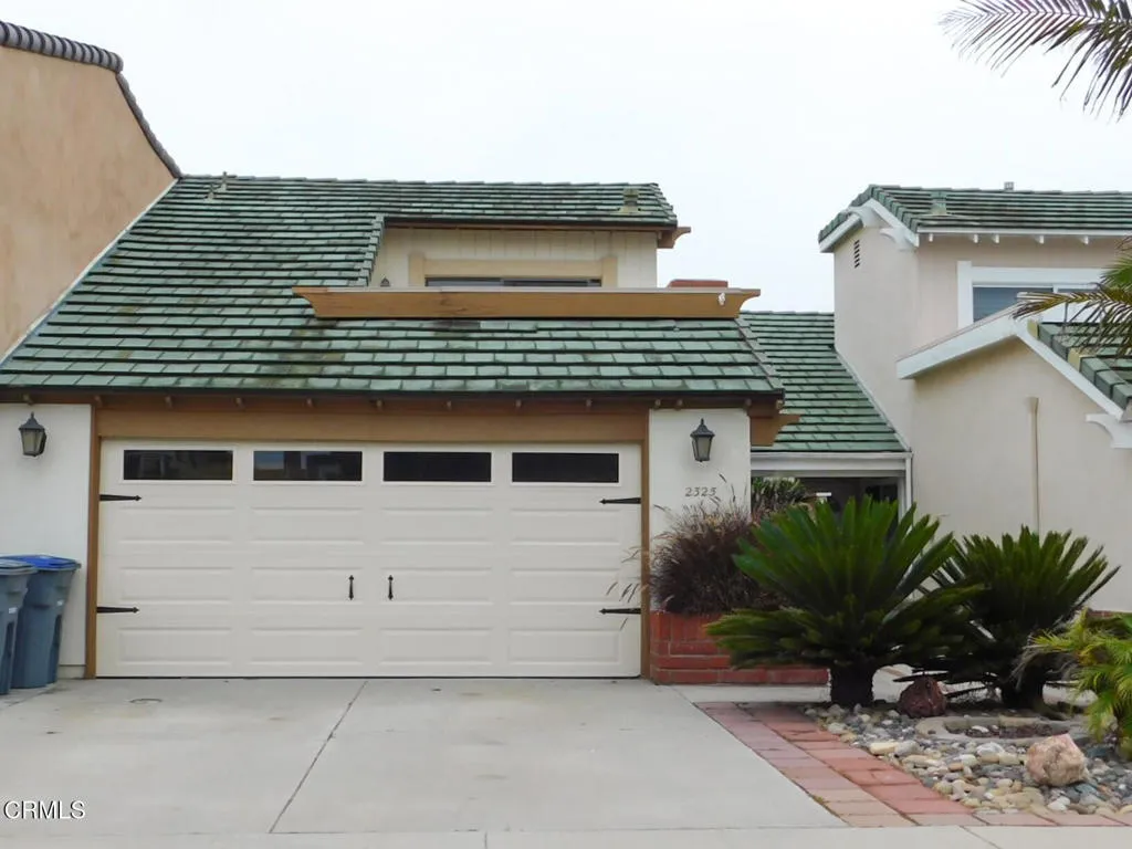 2325 Kingsbridge Lane, Oxnard, California 93035 home-pic-1