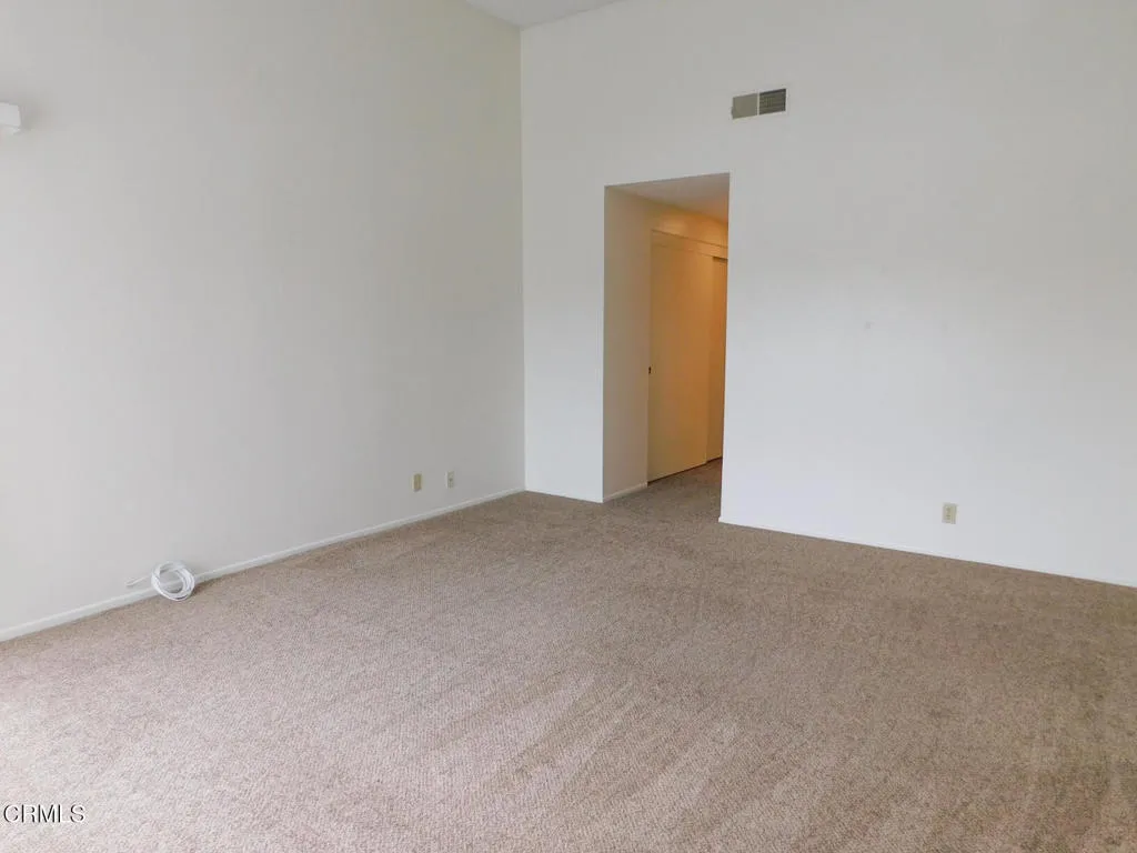 2325 Kingsbridge Lane, Oxnard, California 93035 home-pic-11