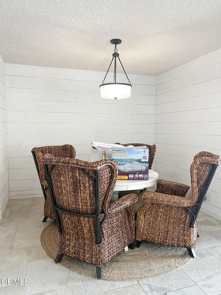 2325 Kingsbridge Lane, Oxnard, California 93035 home-pic-12
