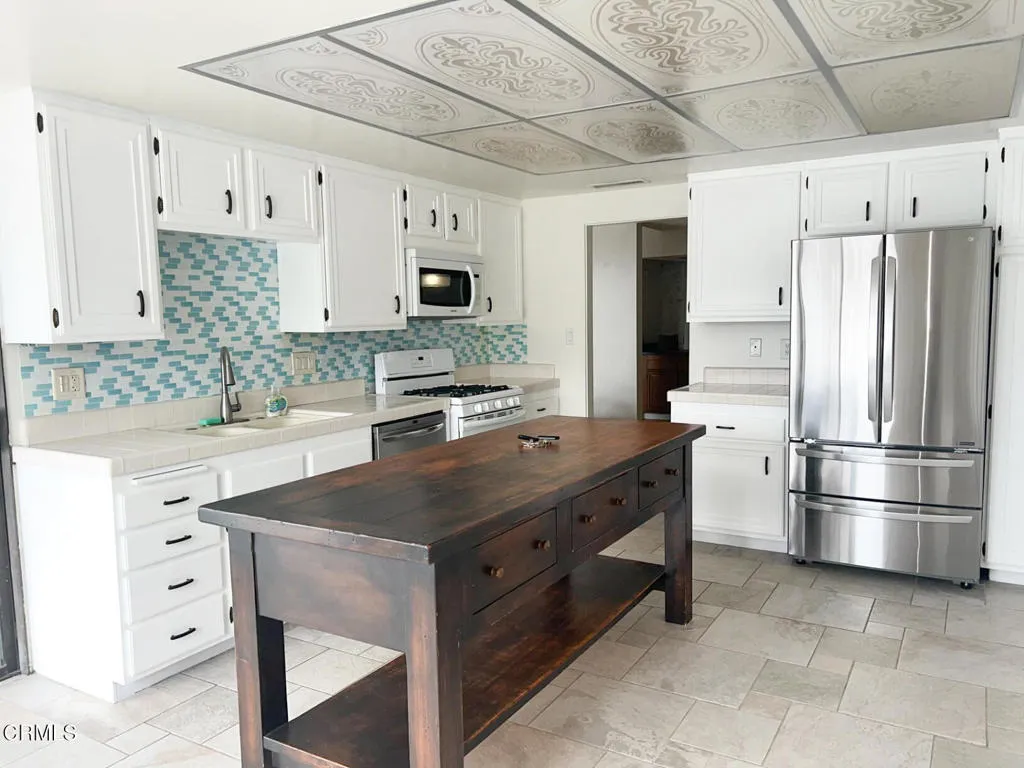 2325 Kingsbridge Lane, Oxnard, California 93035 home-pic-6