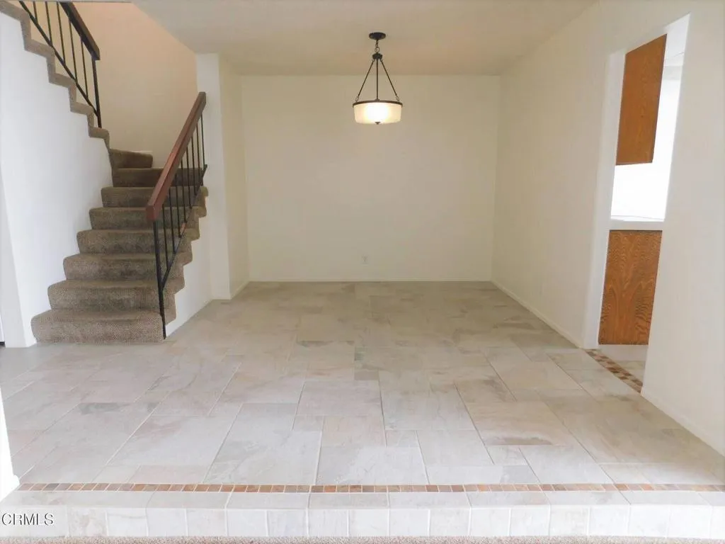 2325 Kingsbridge Lane, Oxnard, California 93035 home-pic-5