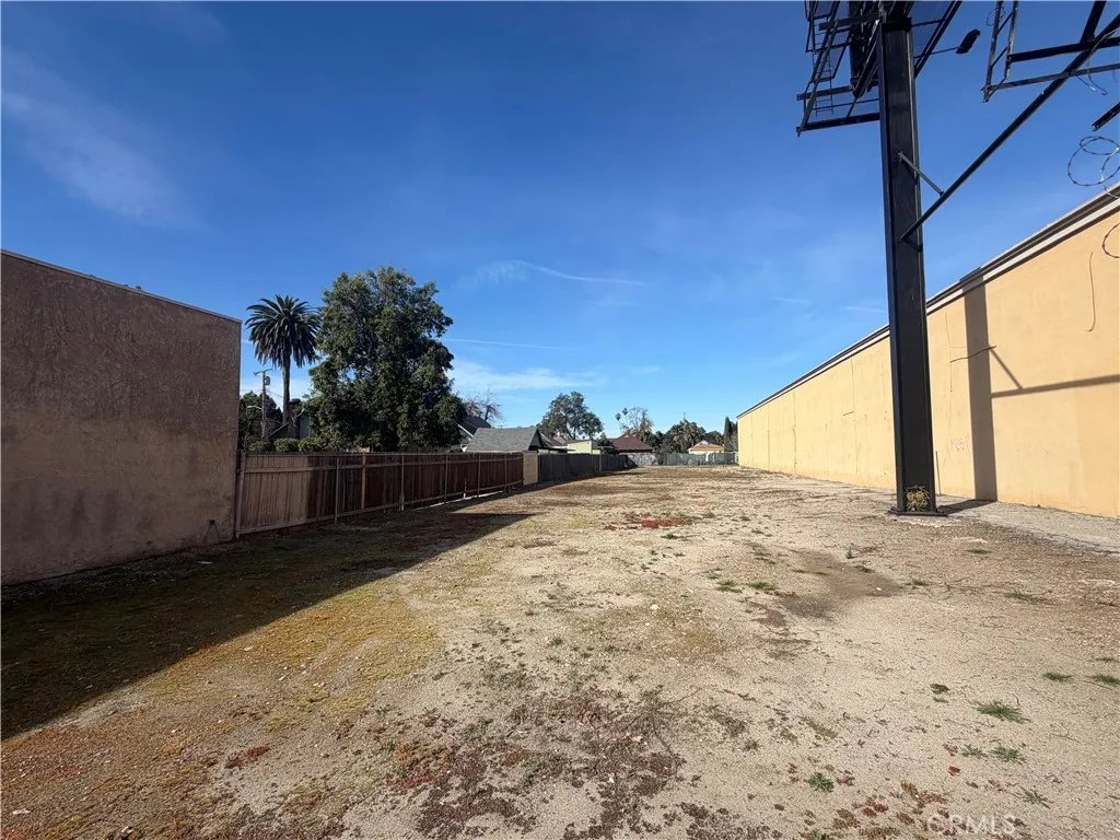 949 Garrey Ave, Pomona, California 91768 — photo 4