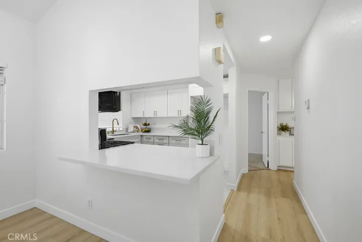 Kitchen with breakfast counter