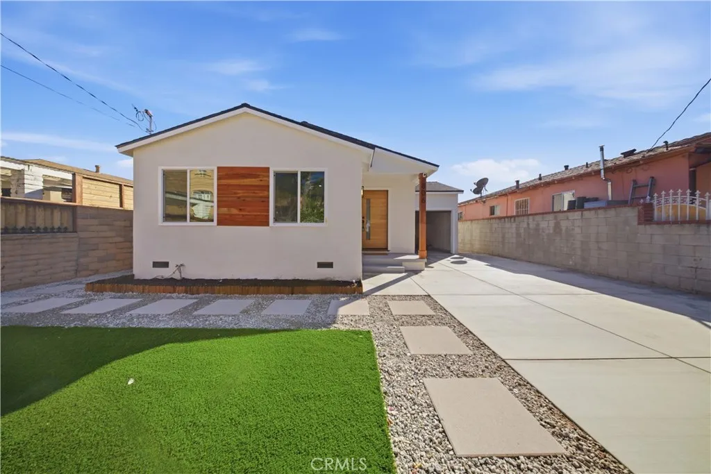 806 W 219th Street, Torrance, California 90502 home-pic-2