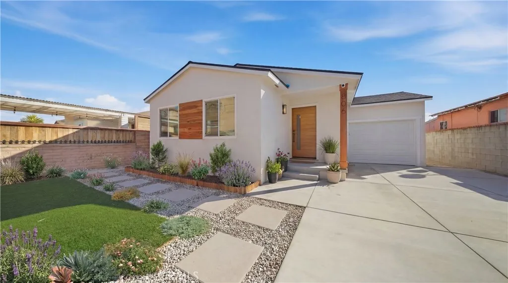806 W 219th Street, Torrance, California 90502 home-pic-1