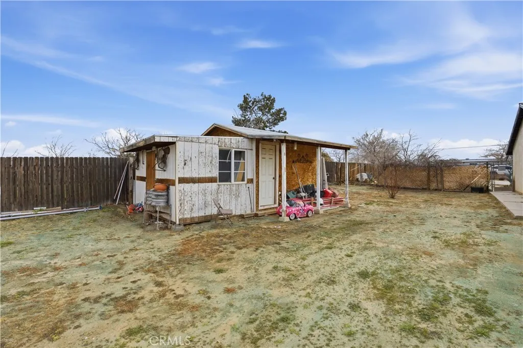 15572 Riverside Street, Hesperia, California 92345 home-pic-43