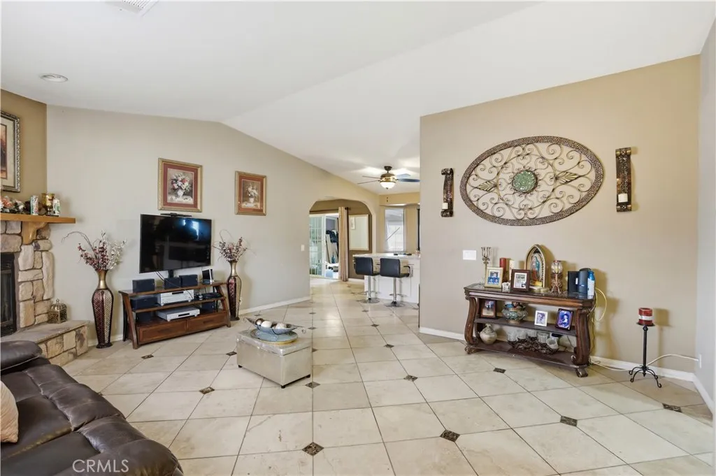 15572 Riverside Street, Hesperia, California 92345 home-pic-7