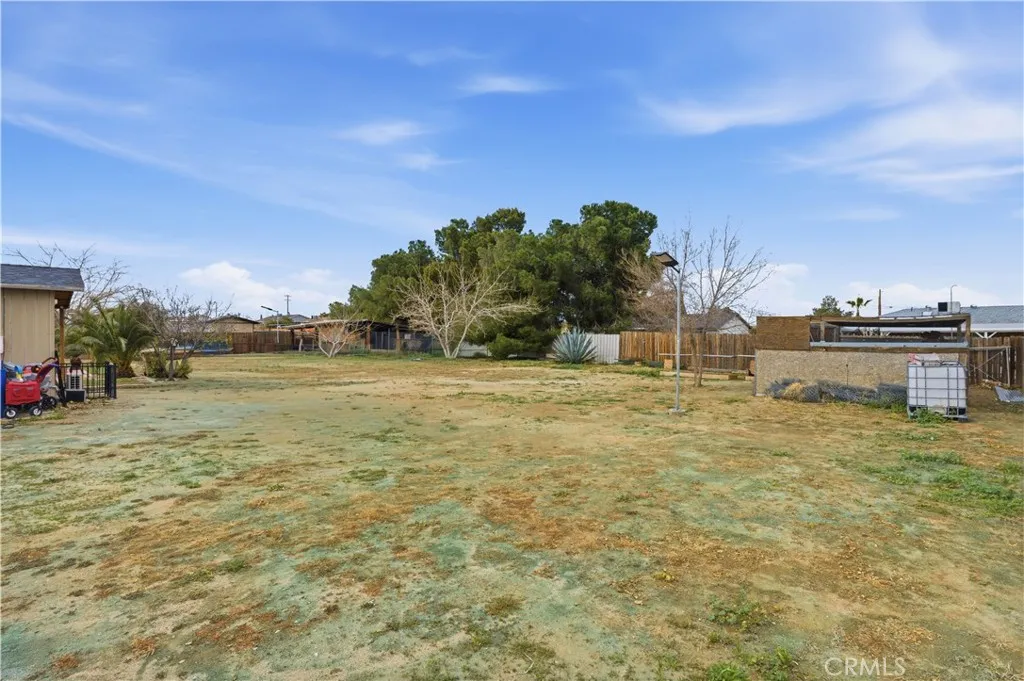15572 Riverside Street, Hesperia, California 92345 home-pic-41