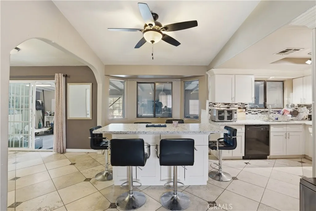 15572 Riverside Street, Hesperia, California 92345 home-pic-11