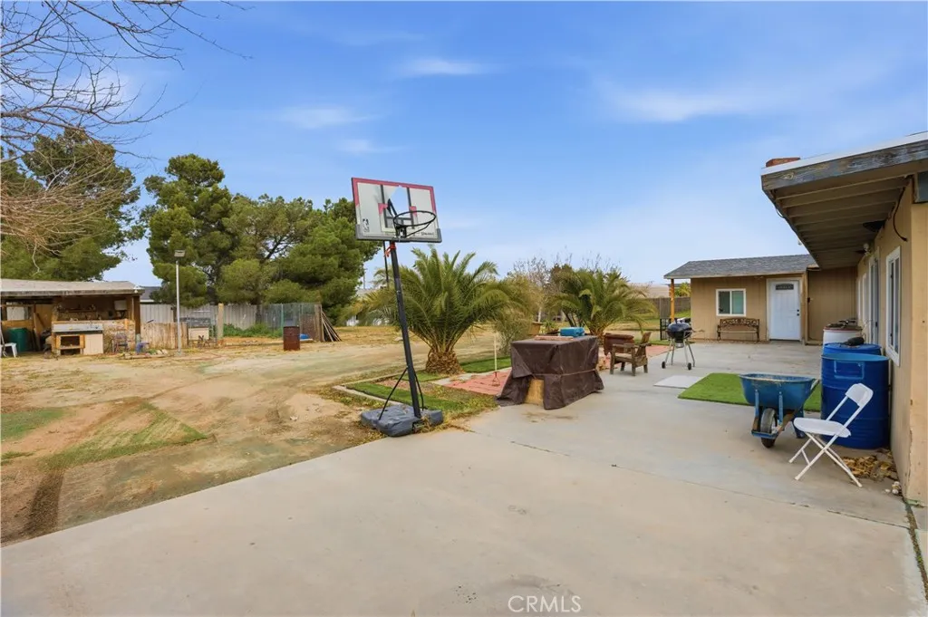 15572 Riverside Street, Hesperia, California 92345 home-pic-38